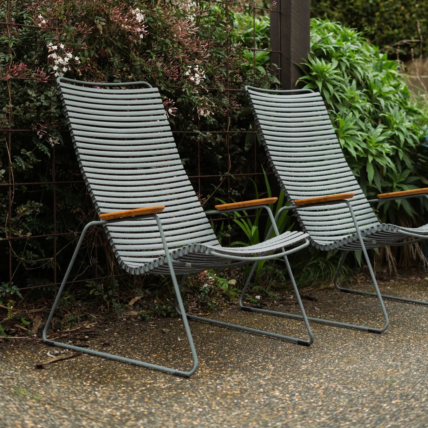 Click Outdoor Lounge Chair - Dark Grey